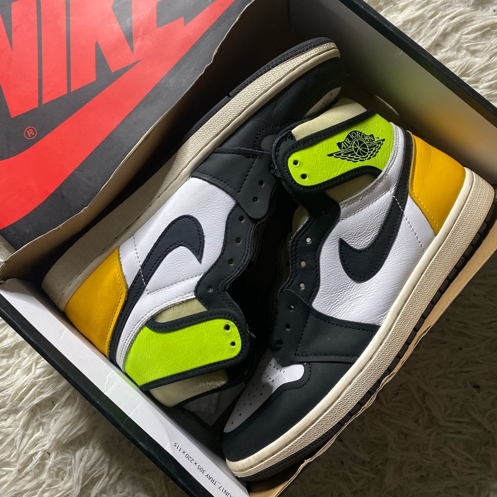 Jordan 1 hi volt Sz 9